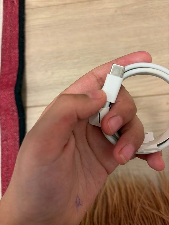 Apple USB-C to Lightning Cable - photo 3
