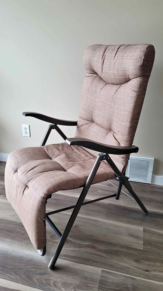 Comfy Padded Folding Recliner Chair