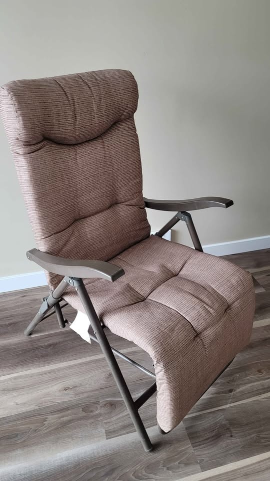 Comfy Padded Folding Recliner Chair - photo 3