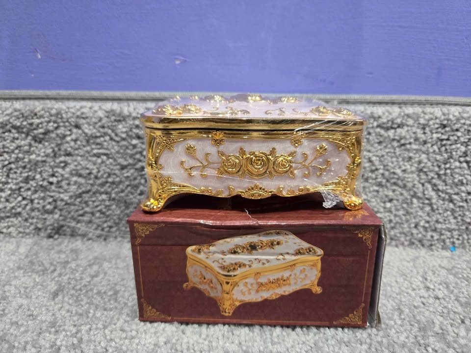 Brand New | Vintage Jewelry Box Roses Embossed Design - photo 2