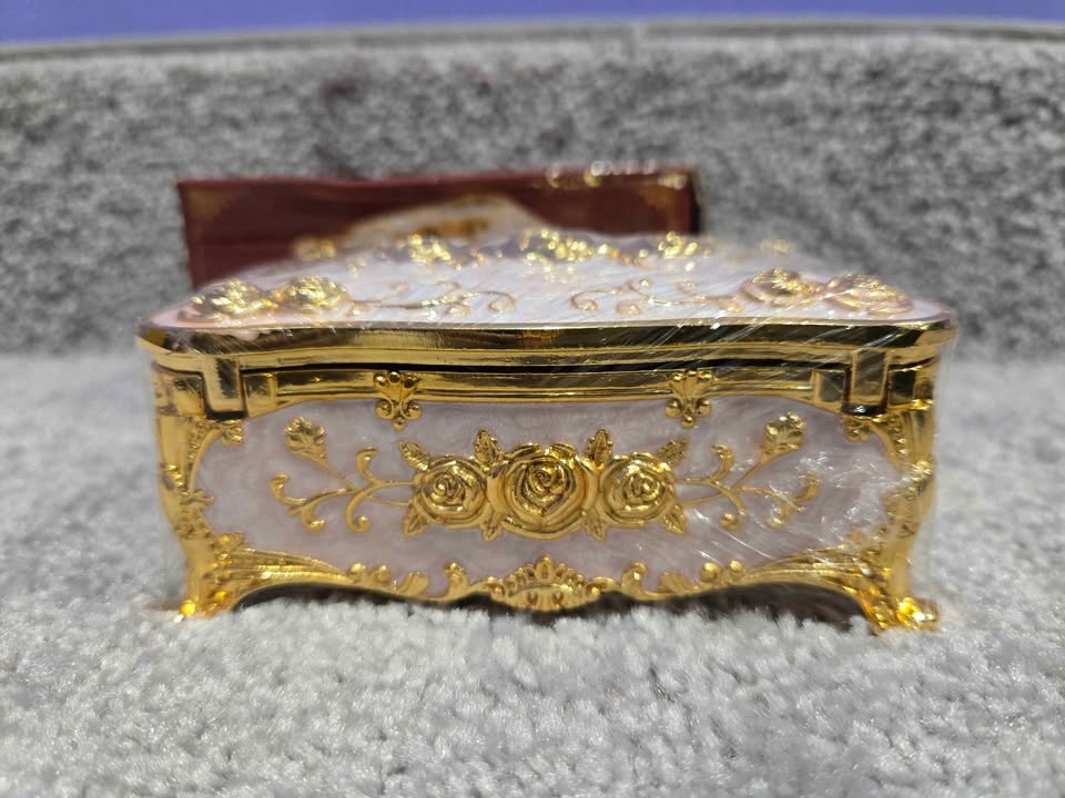 Brand New | Vintage Jewelry Box Roses Embossed Design - photo 3