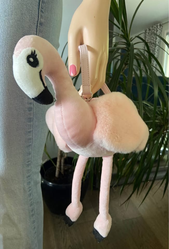 LIKE NEW: H&M Cute Soft Handheld Pink Flamingo Coin Purse - photo 3