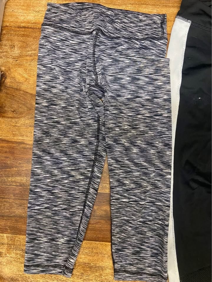 Girls Athletic Capri Leggings (3 Pairs, Size 10-12) - $3 each - photo 4