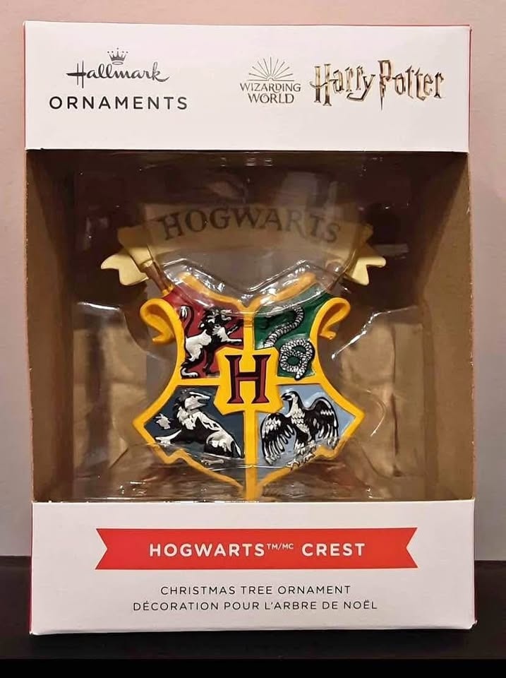 NIB Hallmark Harry Potter Hogwarts Crest Ornament