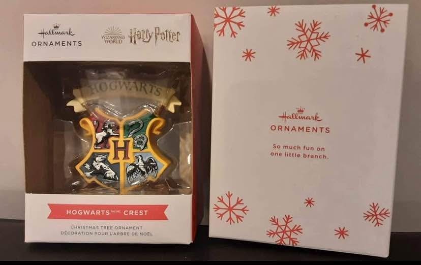 NIB Hallmark Harry Potter Hogwarts Crest Ornament - photo 2