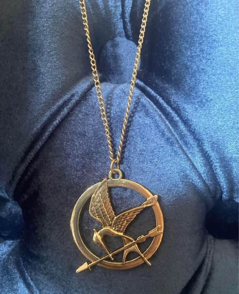 NEW: Hunger Games Katniss Everdeen 24-inch Chain Bronze Mo - photo 5