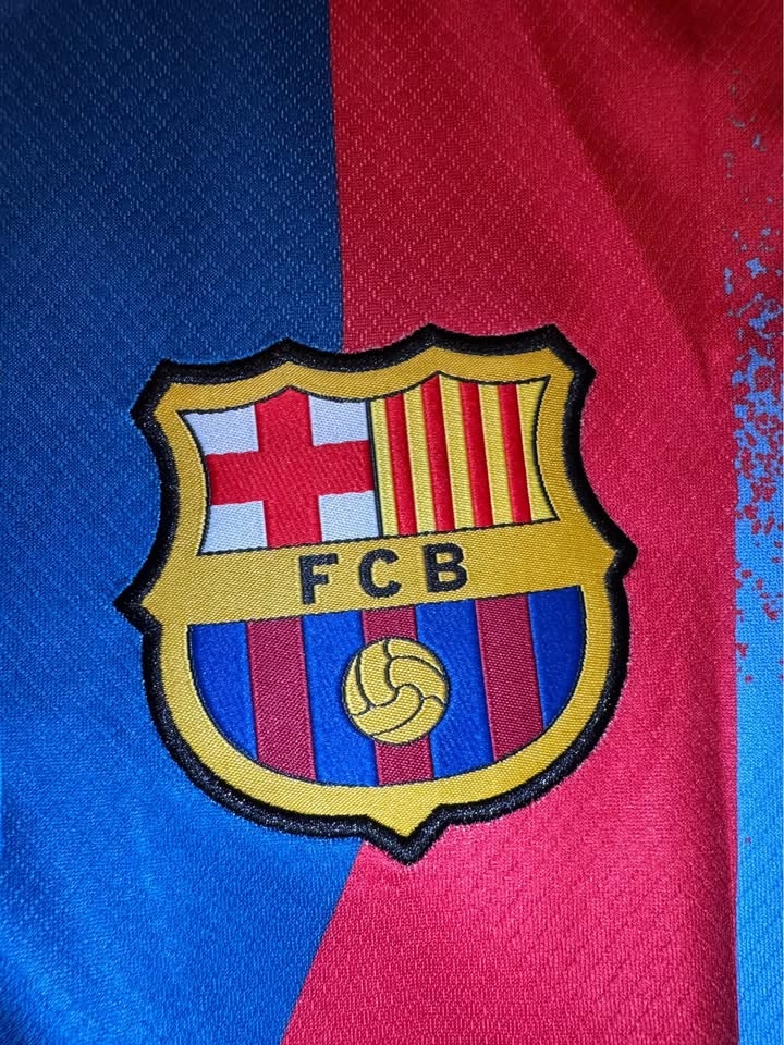 FC Barcelona Lamine Yamal #10 Jersey – Size Large – New With Tag - photo 3