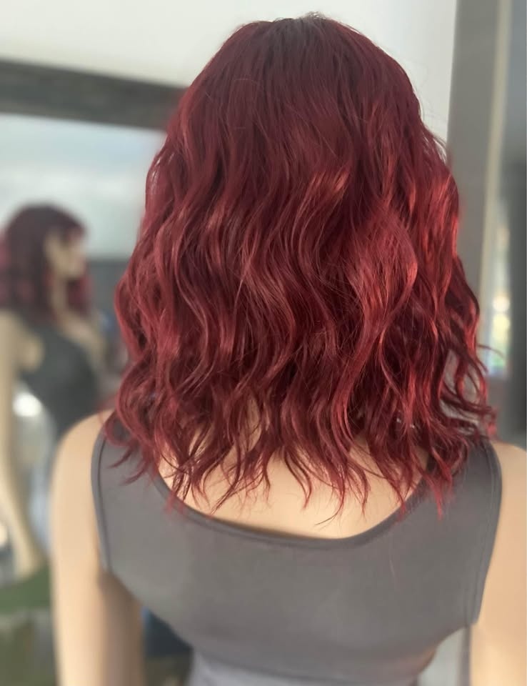 NWOT Shoulder Length Wavy Red Wine Synthetic Wig w/ Bangs 2209 - photo 5