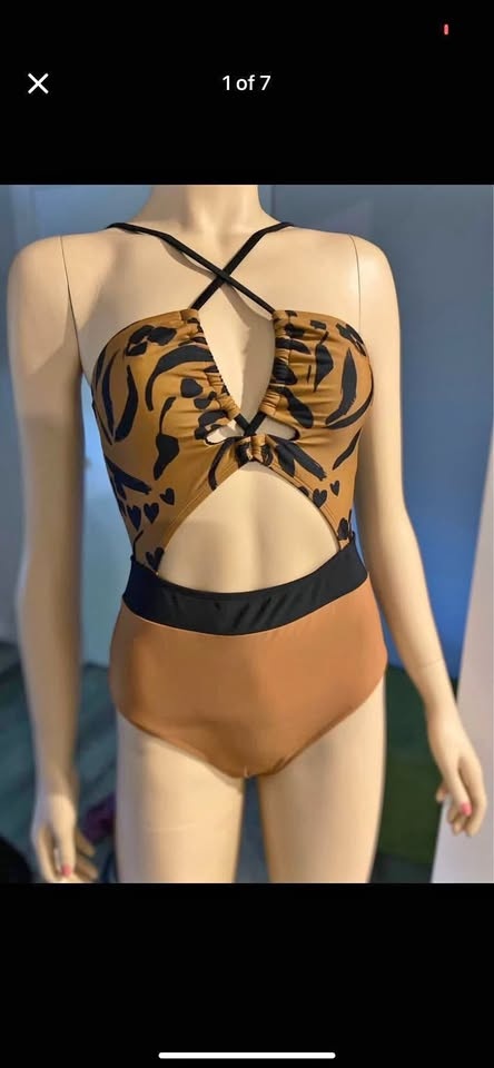 NWT: Cupshe Ladies One-Piece Swimsuit (Size XS)