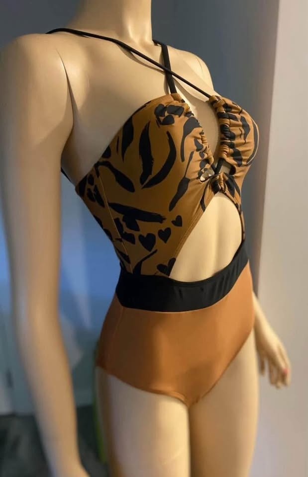 NWT: Cupshe Ladies One-Piece Swimsuit (Size XS) - photo 2