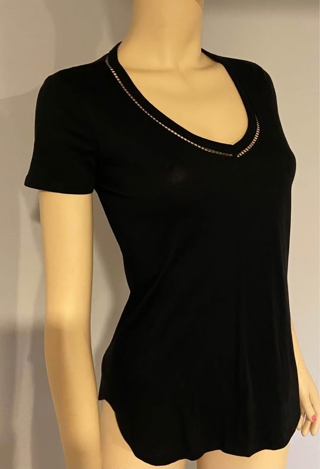 NWT: Camber & Grace Black Cotton V-Neck T-Shirt (Size