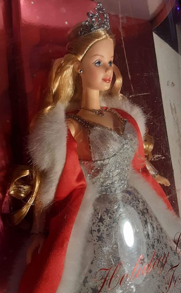 NIB: Mattel Holiday Barbie 2001 - photo 5