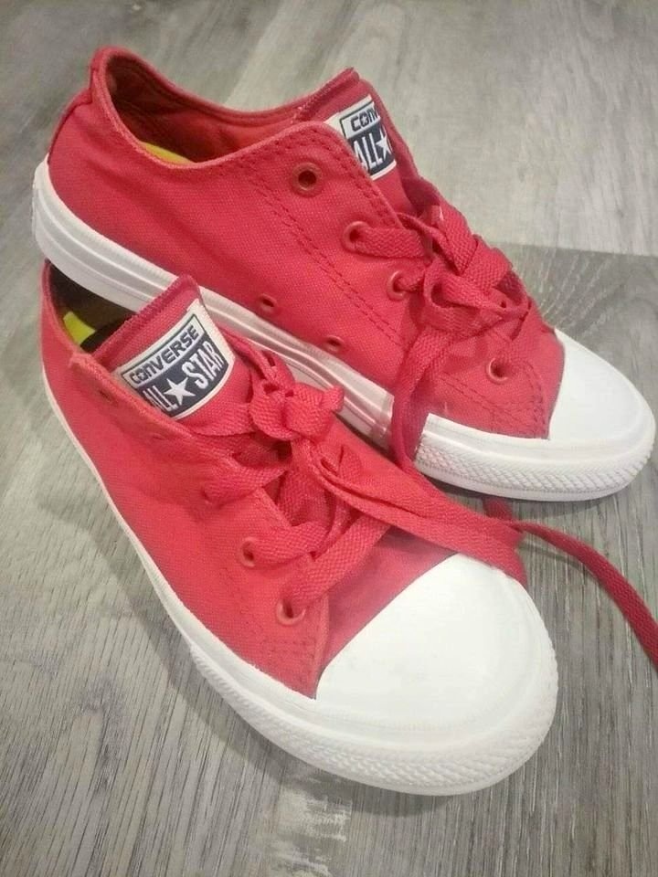 EUC: Converse All Star Red Canvas Shoes - Youth Size Kids US 2