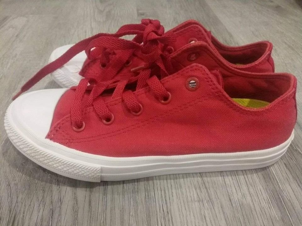 EUC: Converse All Star Red Canvas Shoes - Youth Size Kids US 2 - photo 2