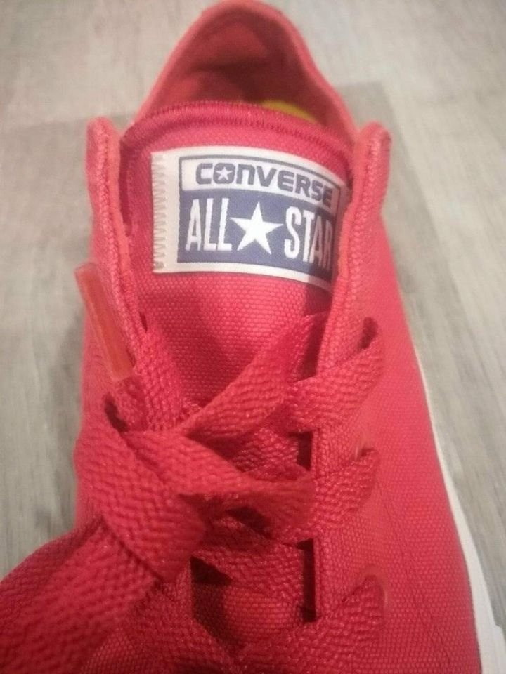 EUC: Converse All Star Red Canvas Shoes - Youth Size Kids US 2 - photo 3