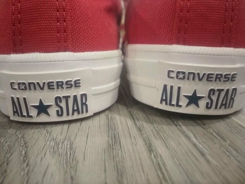 EUC: Converse All Star Red Canvas Shoes - Youth Size Kids US 2 - photo 4
