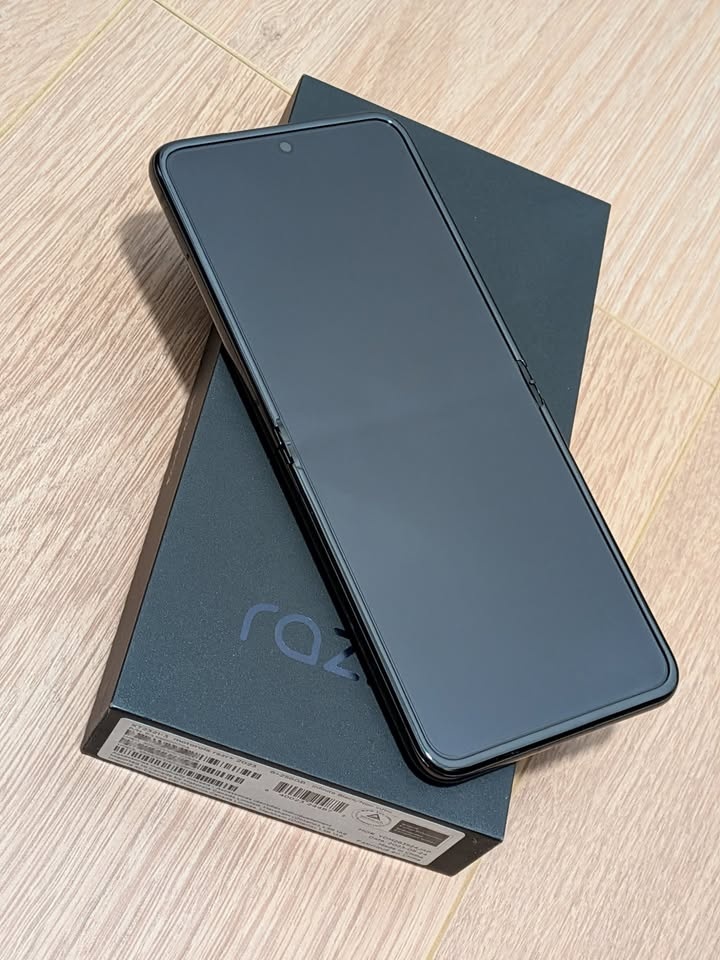 Motorola Razr+ 2023 (XT2321-3) 256GB - photo 3