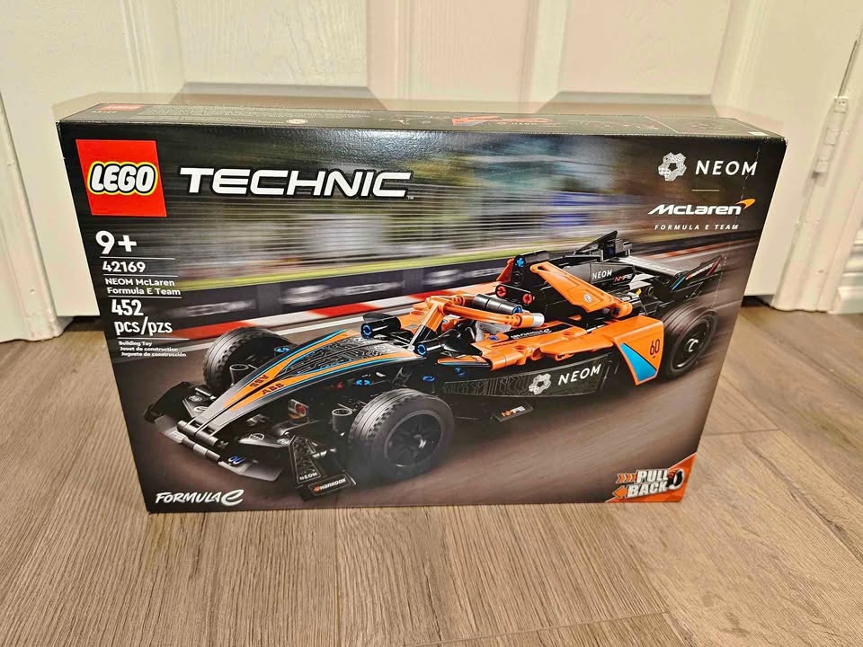 BNIB LEGO 42169 Technic NEOM McLaren Formula E Race Car