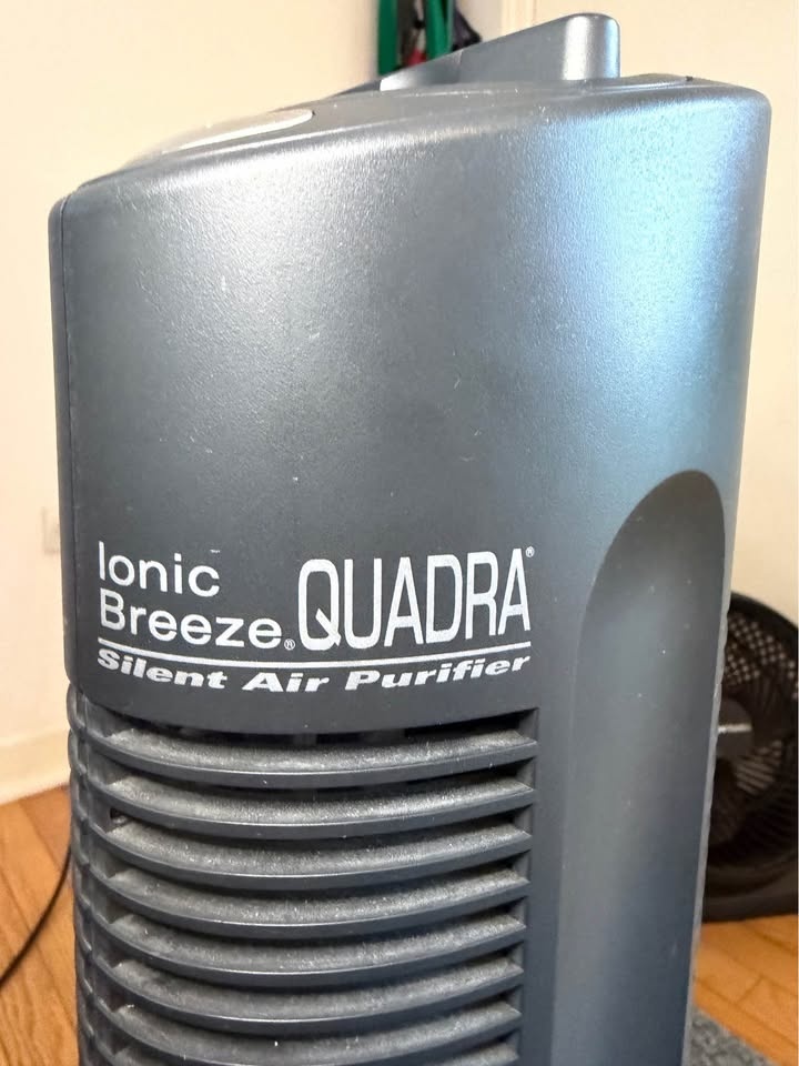 Ionic Breeze Quadra Silent Air Purifier – Works Perfectly - photo 2