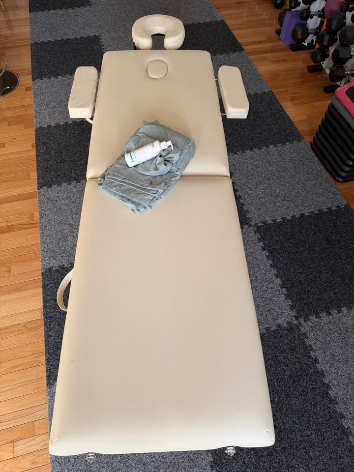 Portable Massage Table – 24” Cream – Adjustable – Excellent Cond - photo 2