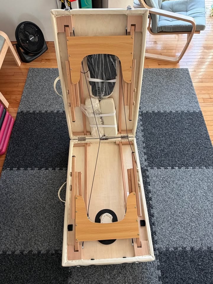 Portable Massage Table – 24” Cream – Adjustable – Excellent Cond - photo 3