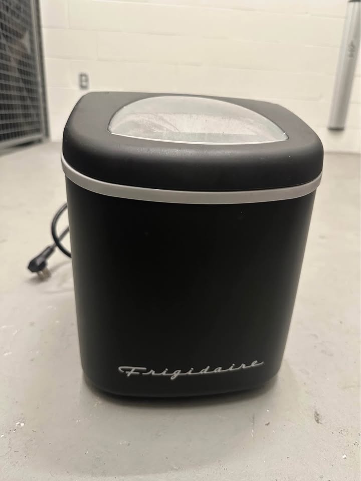 Frigidaire Countertop Ice Maker - photo 2