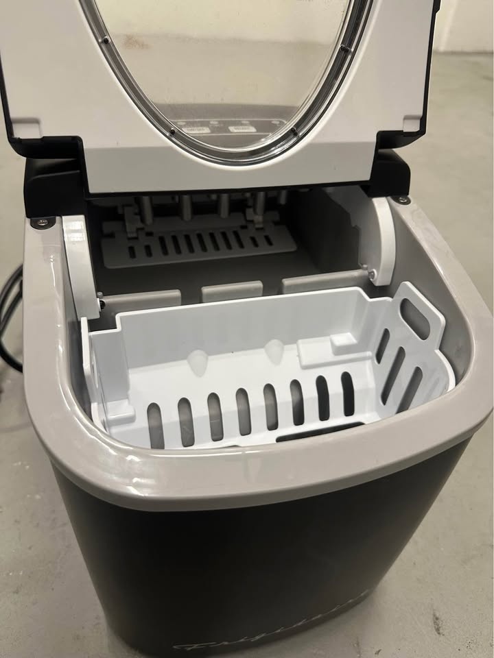 Frigidaire Countertop Ice Maker - photo 3