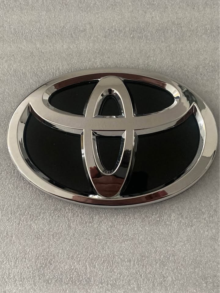 Toyota Emblem Logo - photo 2