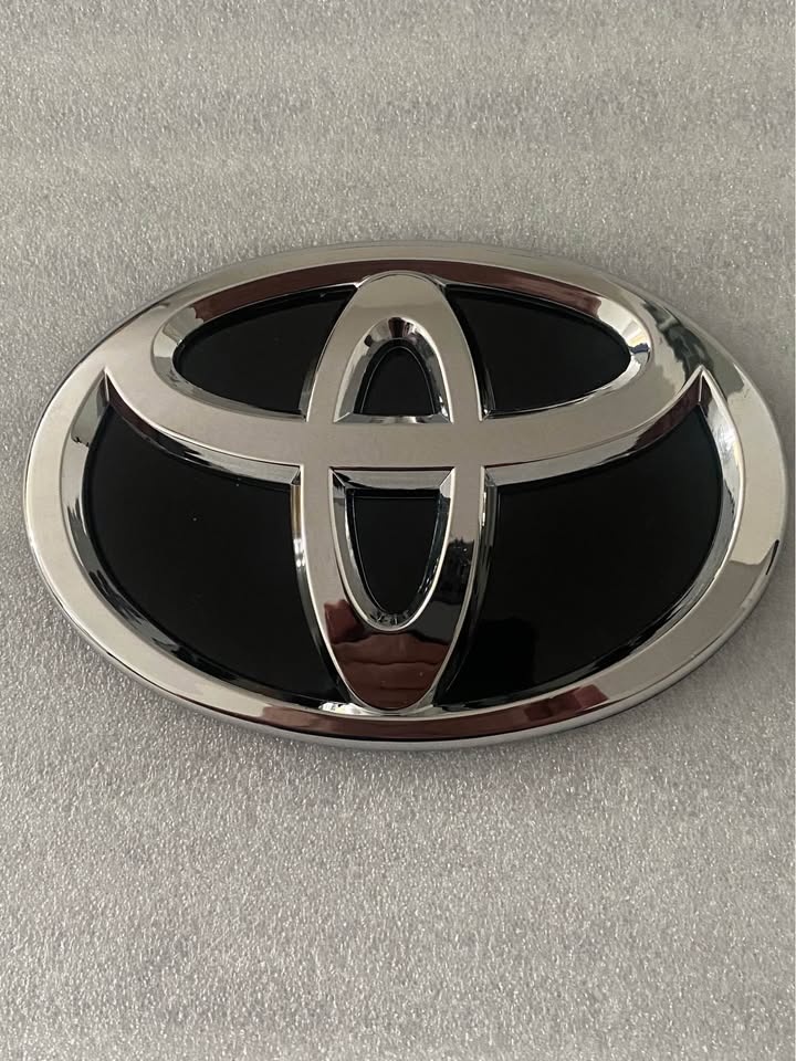 Toyota Emblem Logo - photo 3