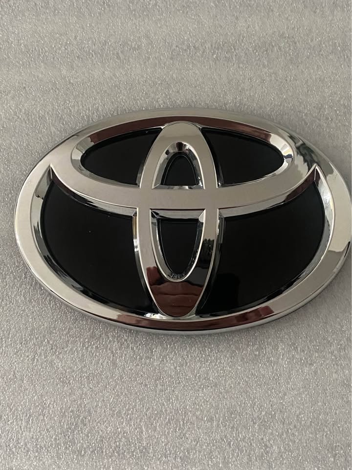 Toyota Emblem Logo - photo 4