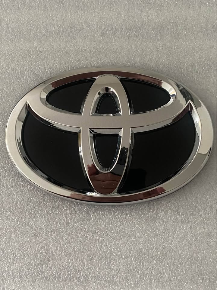 Toyota Emblem Logo - photo 5