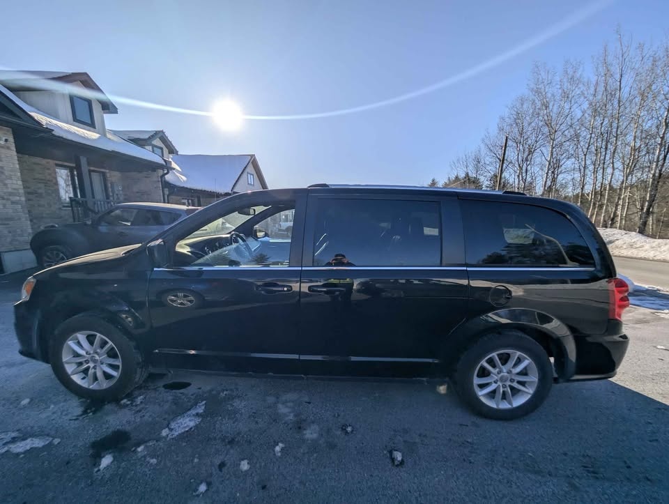 2020 Dodge Grand Caravan Premium - photo 4