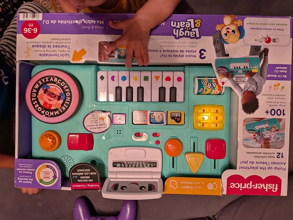BNIB Fisher Price Laugh and Learn Mix and Learn DJ Table