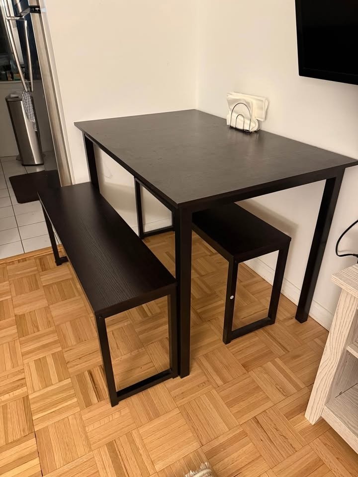 Table and 2 benches