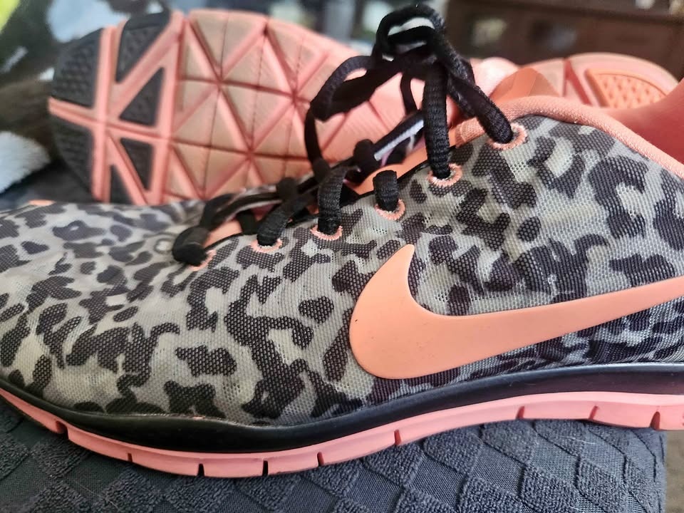 Nike Free 5.0 Leopard Print Peach Sneakers Size 8.5