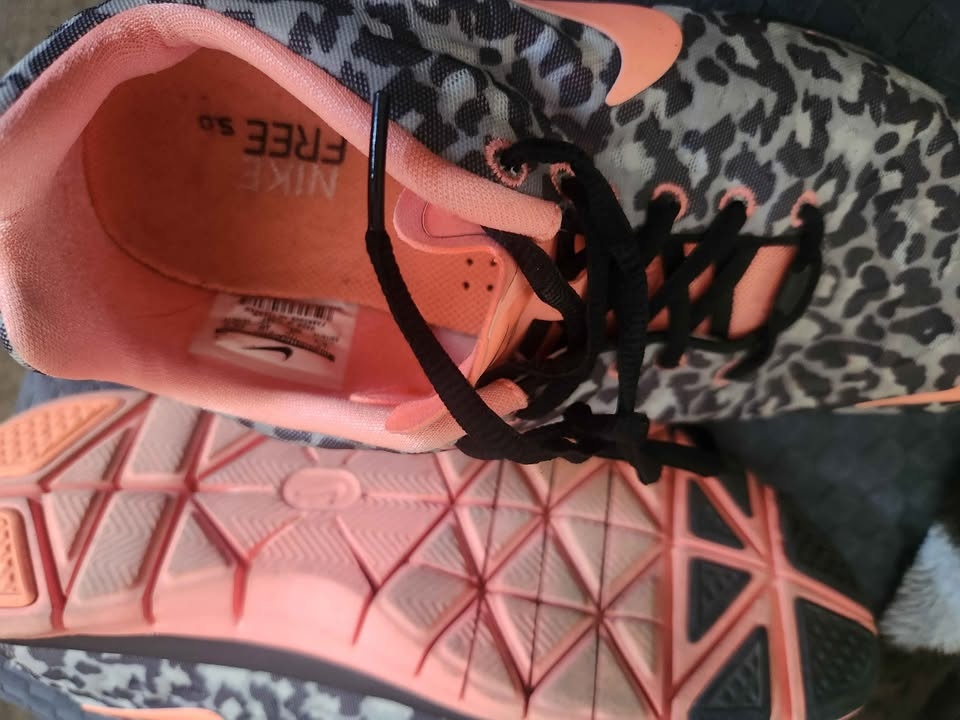 Nike Free 5.0 Leopard Print Peach Sneakers Size 8.5 - photo 2