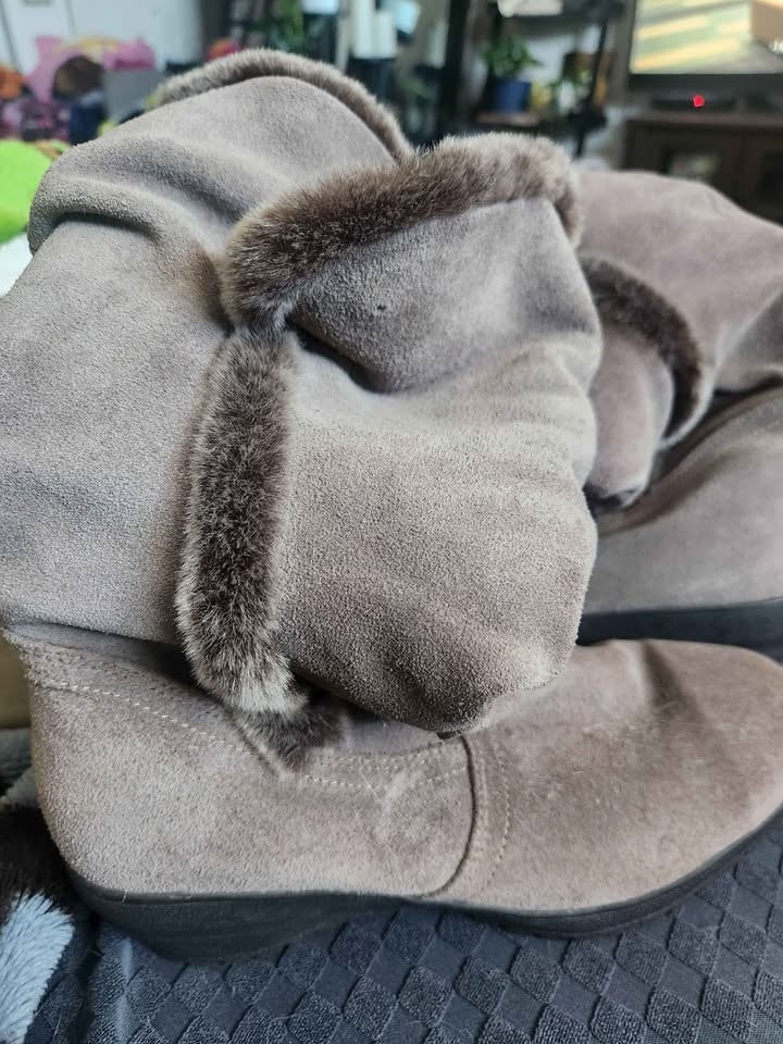 Studio B Blondo Faux Fur Wedge Boots Size 8 - photo 2