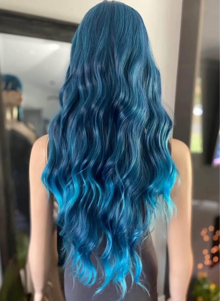 NWOT Long Wavy Gradient Blue Synthetic Wig w Bangs 2204 - photo 3