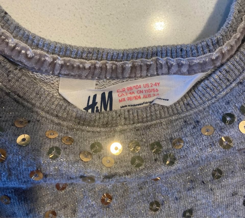 EUC: H&M Girls Sequin Sweater Size 2-4 yrs - photo 5