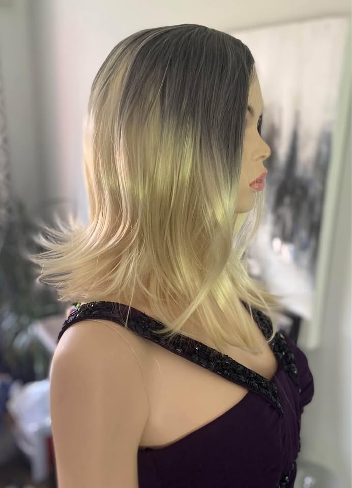 NWOT Ombré Blonde Shoulder-Length Synthetic Wig (842) - photo 2