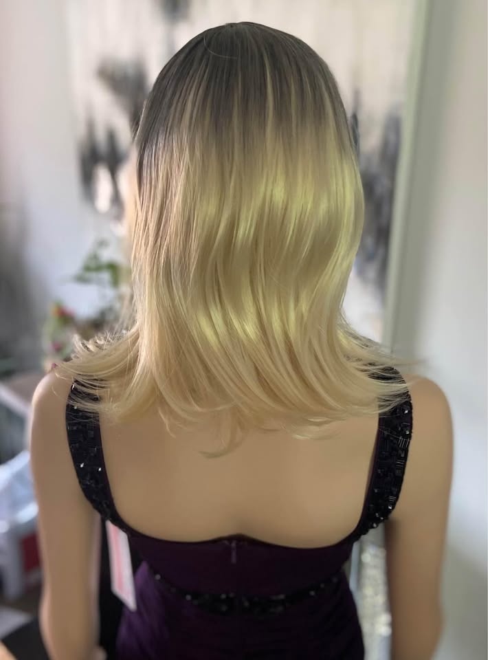 NWOT Ombré Blonde Shoulder-Length Synthetic Wig (842) - photo 4