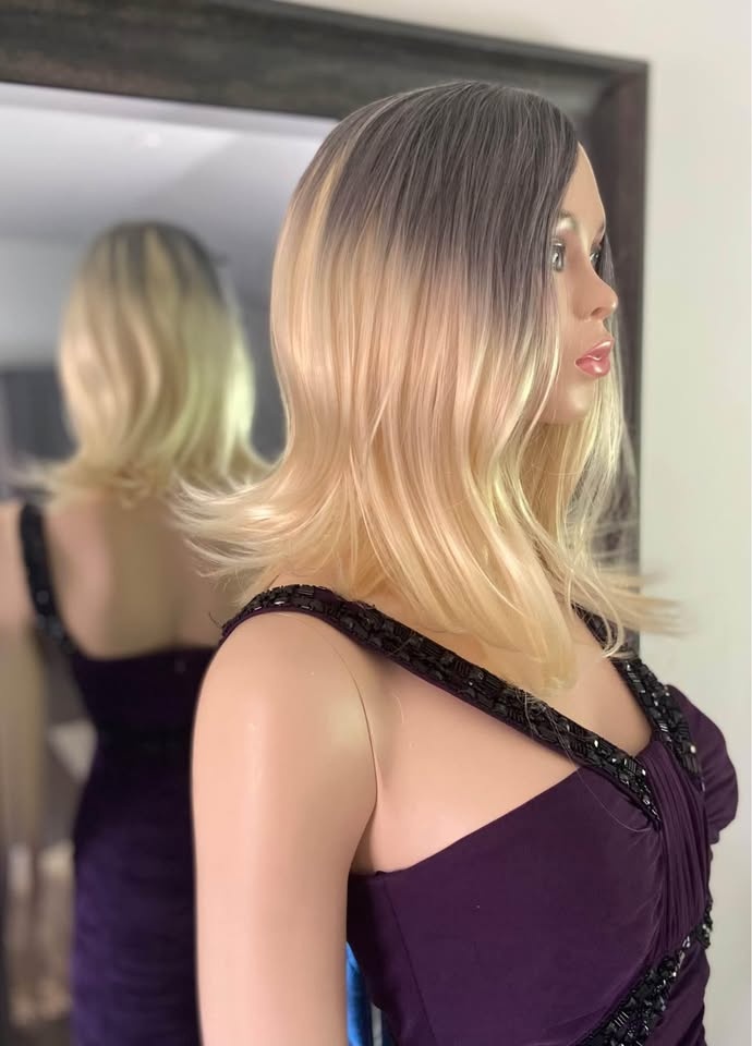 NWOT Ombré Blonde Shoulder-Length Synthetic Wig (842) - photo 5