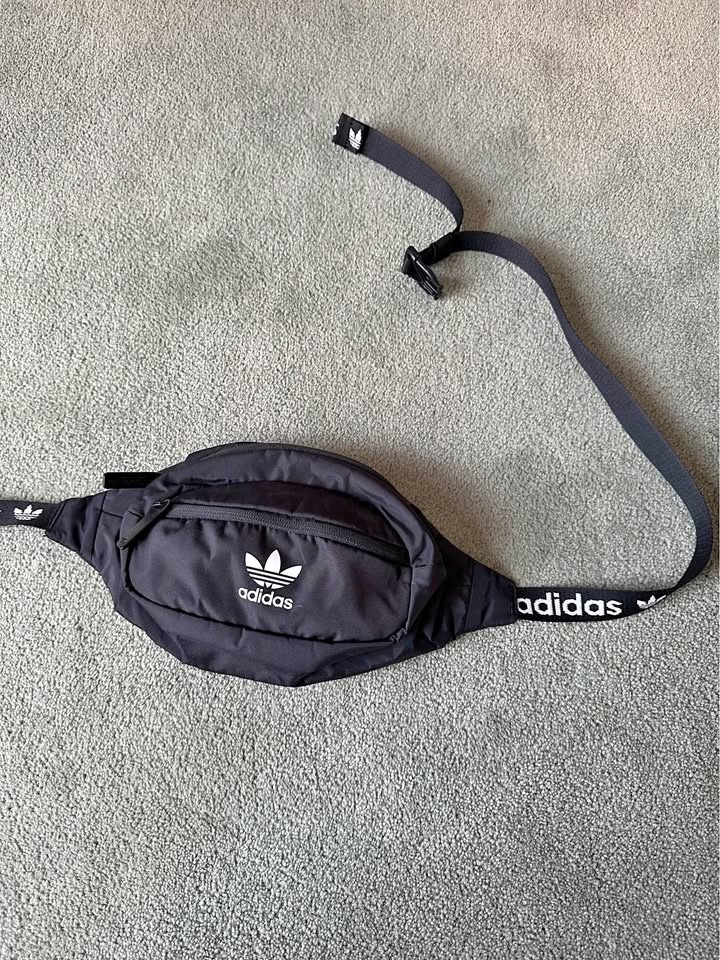 Adidas Fanny Pack/ Sidebag