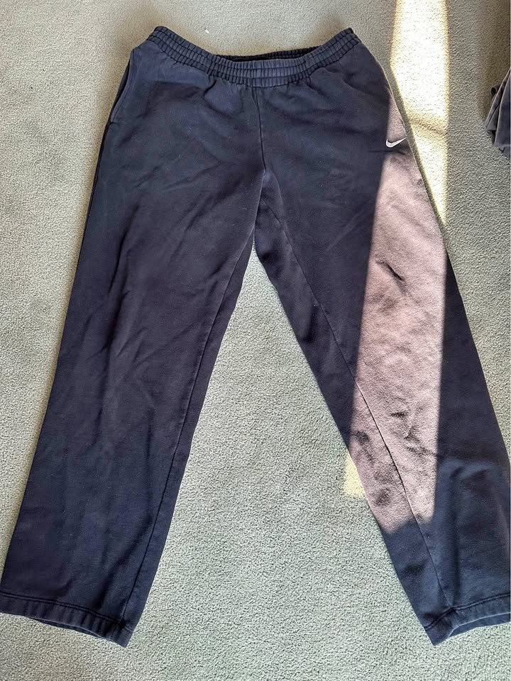 Men’s Medium Nike Pants
