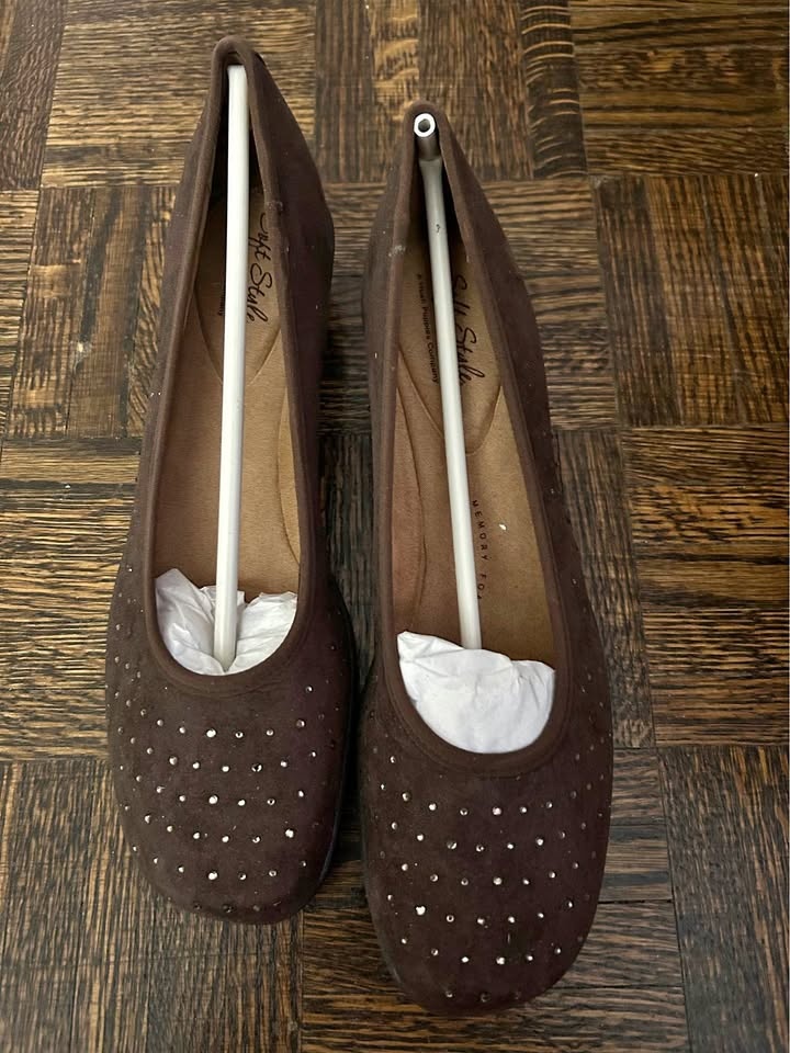 New woman slides size 9