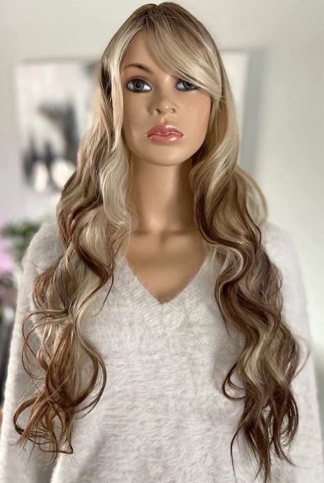 NWOT 28” Long Wavy Blonde Brown Synthetic Wig w Bangs 2220