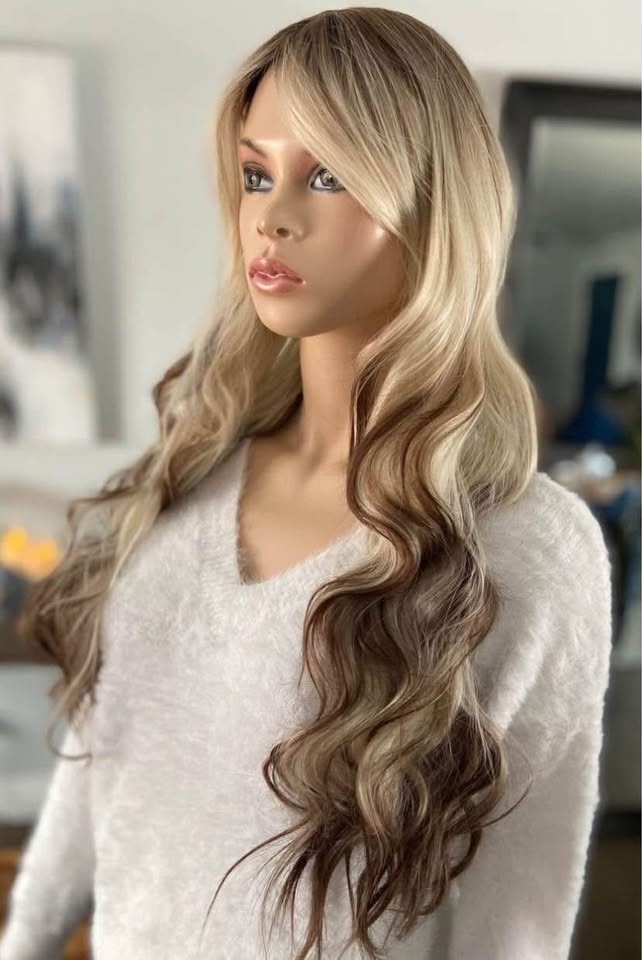 NWOT 28” Long Wavy Blonde Brown Synthetic Wig w Bangs 2220 - photo 2