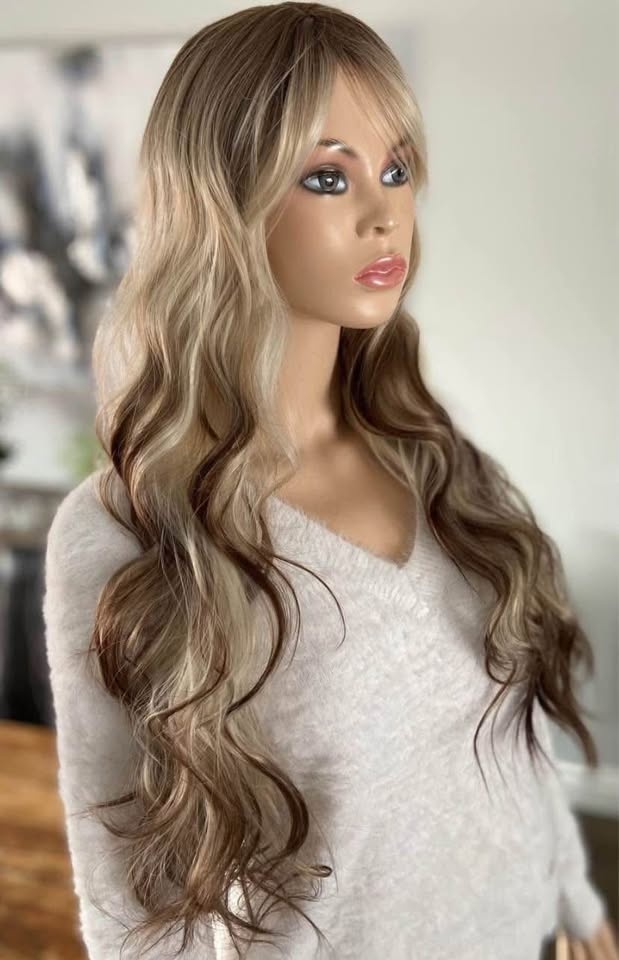 NWOT 28” Long Wavy Blonde Brown Synthetic Wig w Bangs 2220 - photo 4