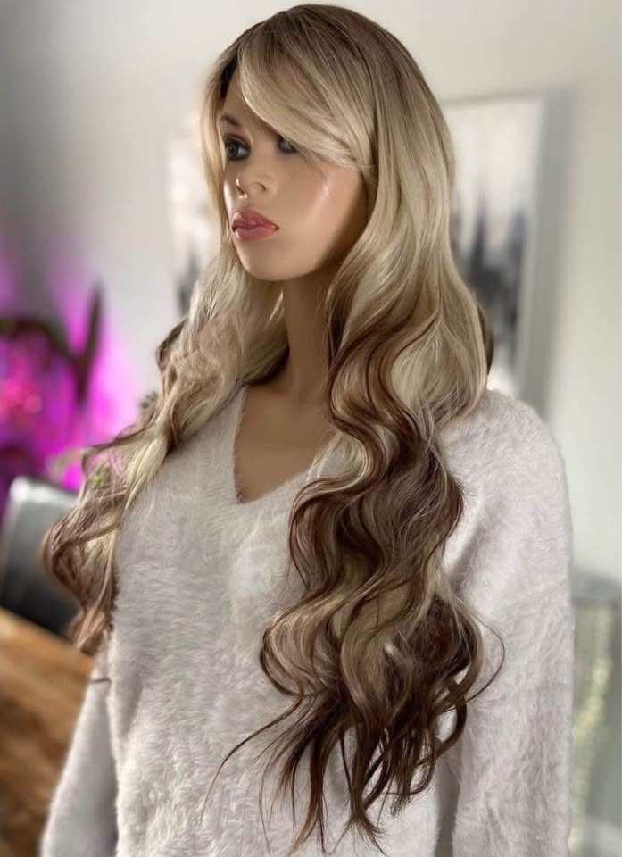 NWOT 28” Long Wavy Blonde Brown Synthetic Wig w Bangs 2220 - photo 5