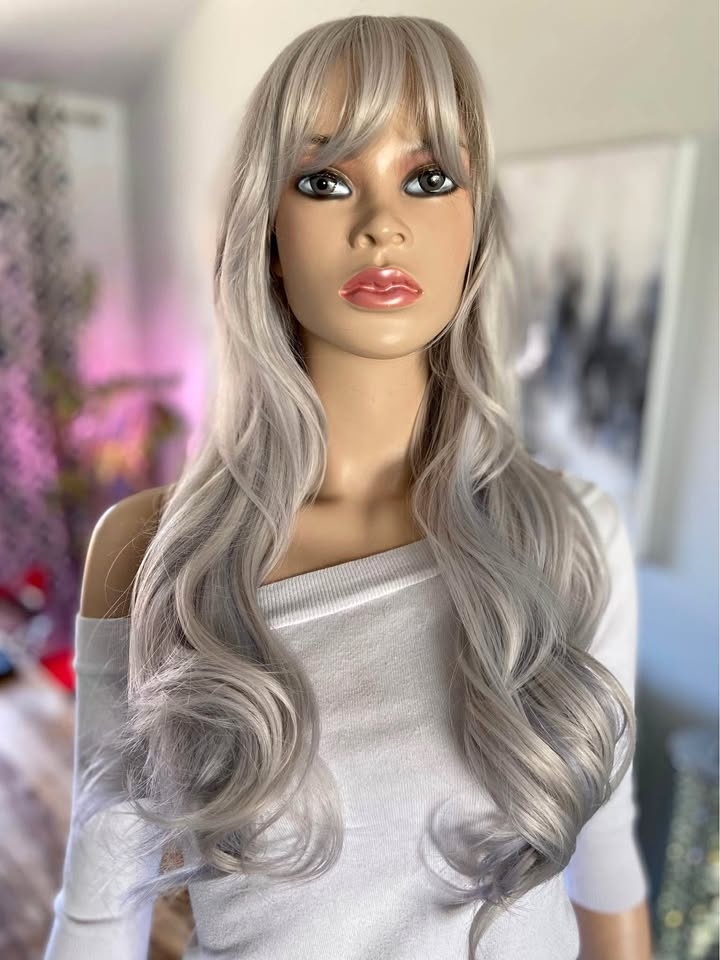NWT: 26” Long Wavy Silver Blue Grey Synthetic Wig 2292
